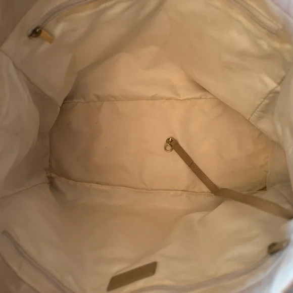 CHANEL Tote - Picture 11 of 15